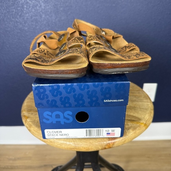 SAS "Clover" Sandals in Crackled Bronze Leather, Size 10 WIDE - Picture 10 of 10